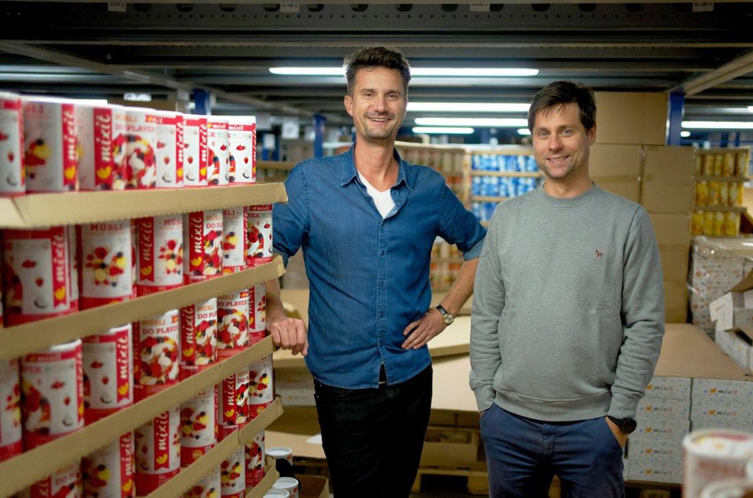 Compagni di università di economia, che invece di andare in banca sono finiti nel müsli.