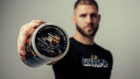 Una favola ceca nella UFC. Procházka ha resistito ai colpi del 'Distruttore' e lo ha steso con un gomito.